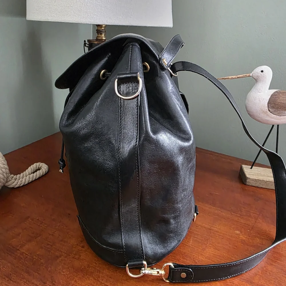 i Santi Made in Italy Black Leather Convertible Backpack Drawstring Bag